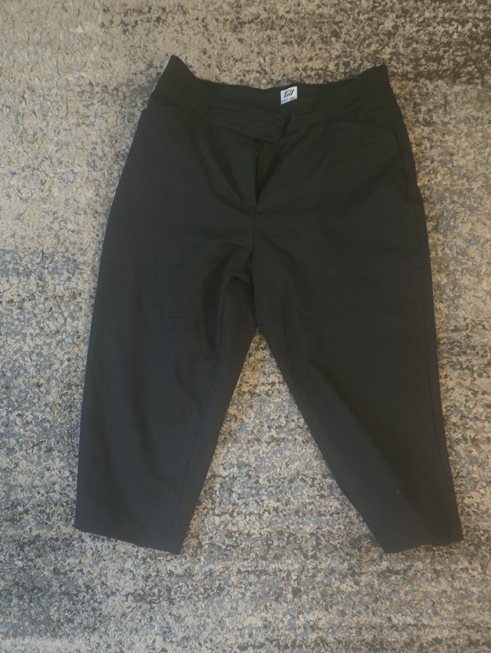 Tail Black Capri Pants